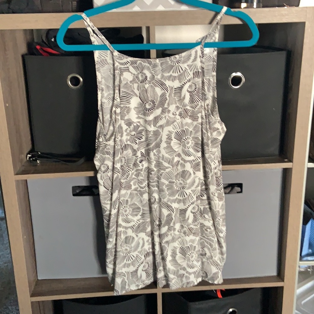 Old navy size M black and white flowy tank